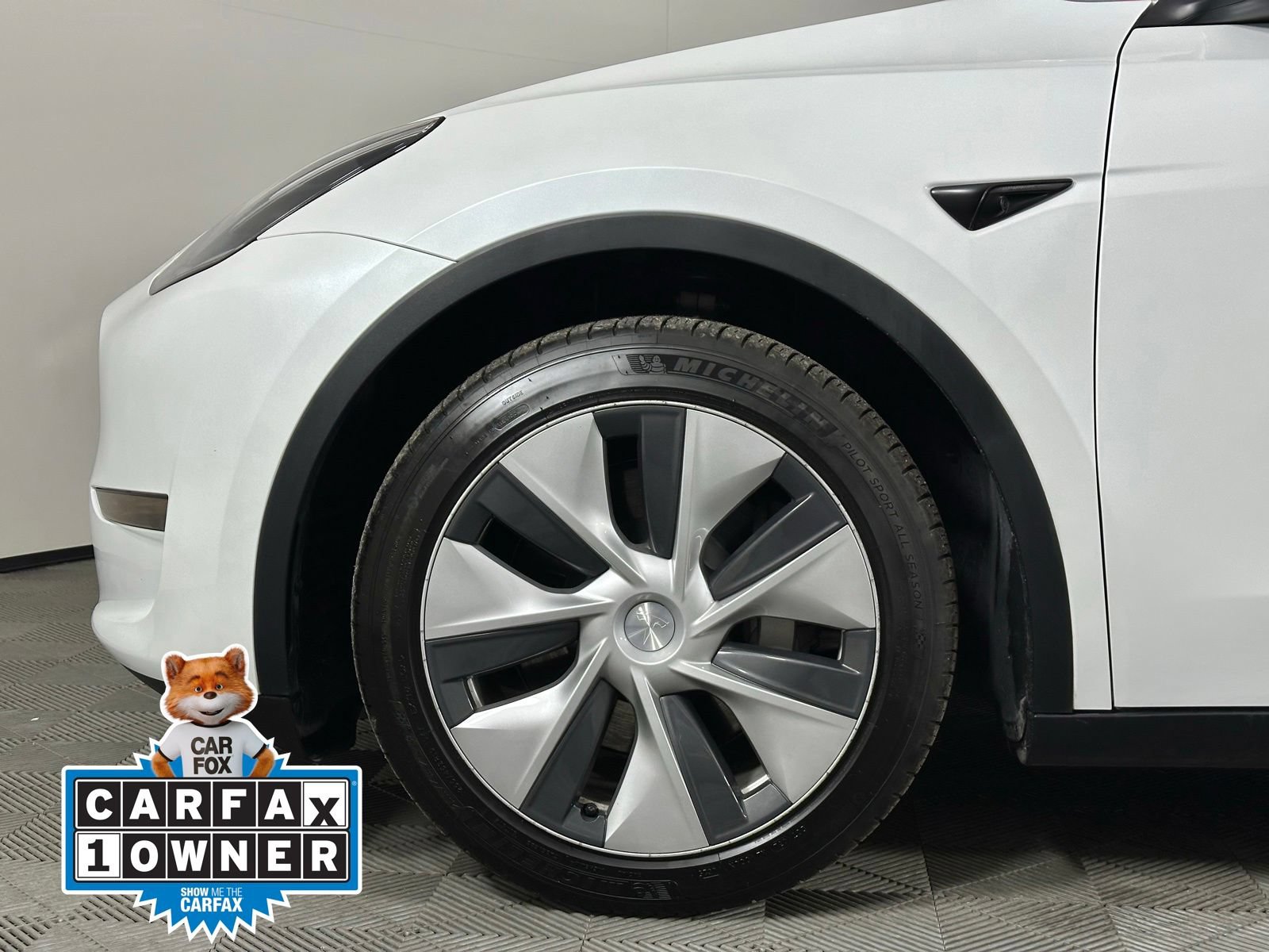 Used 2023 Tesla Model Y Long Range AWD/4WD image 2