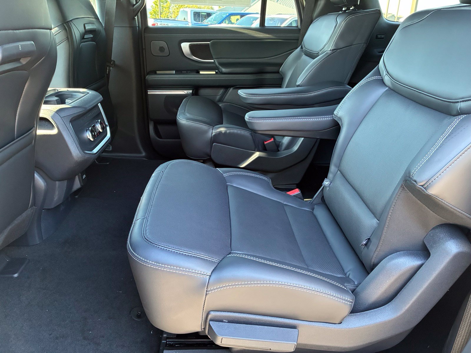 New 2027 Ford Expedition Max Platinum w/ Stealth Appearance Package AWD/4WD image 15