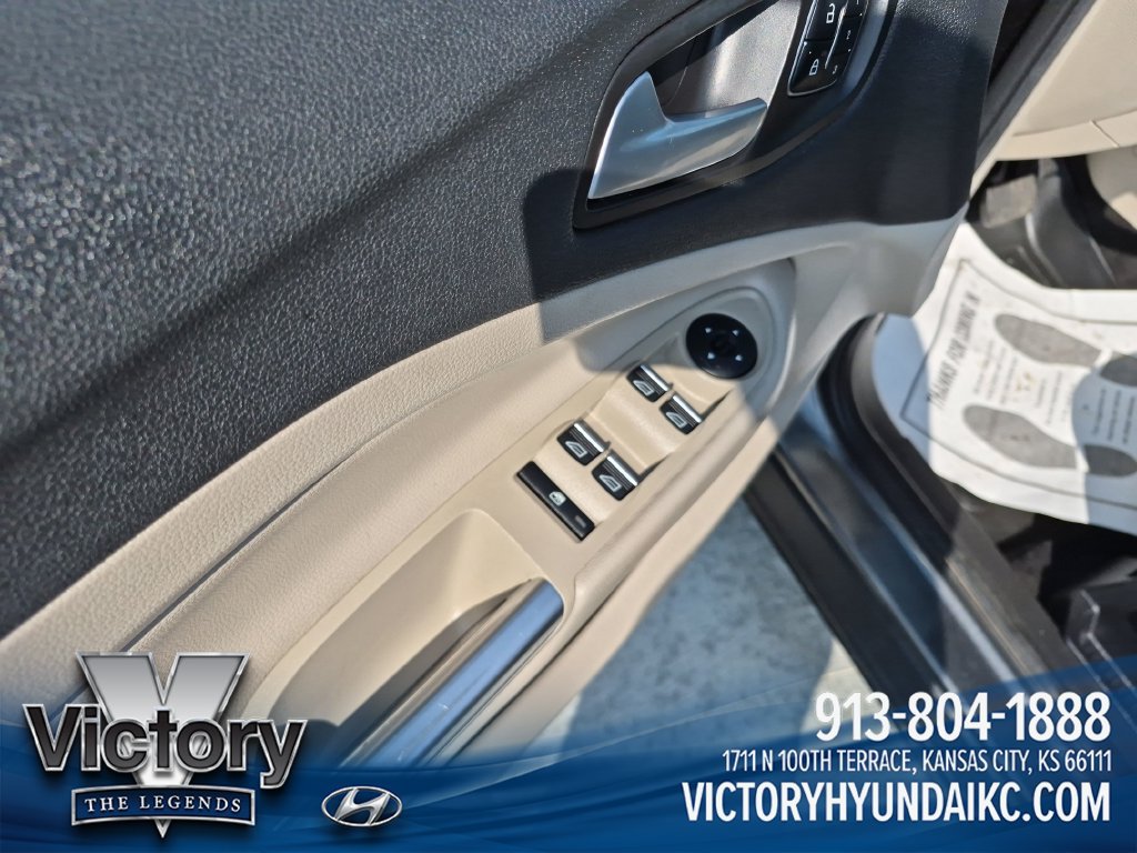 Used 2017 Ford Escape Titanium AWD/4WD image 14