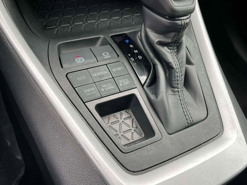 Used 2024 Toyota RAV4 LE image 18