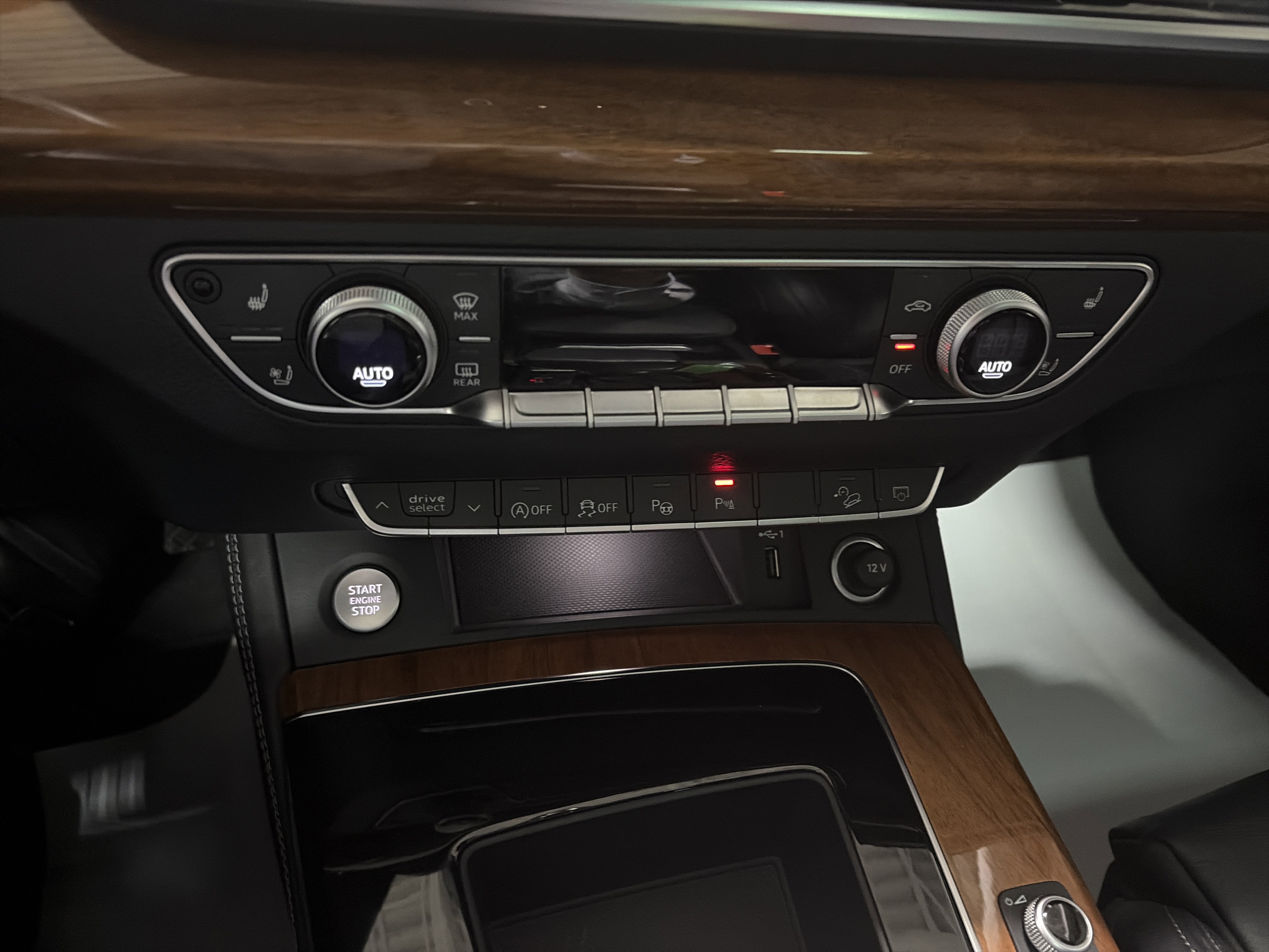 Used 2023 Audi Q5 2.0T Prestige w/ Prestige Package image 22