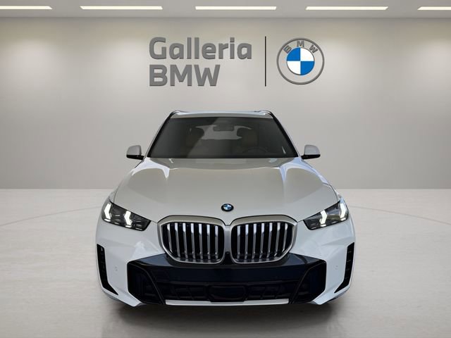 Used 2024 BMW X5 xDrive40i w/ M Sport Package AWD/4WD image 3