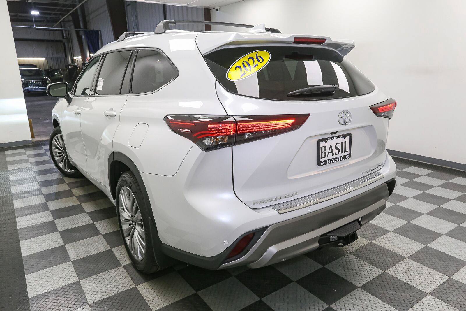 Used 2026 Toyota Highlander Platinum AWD/4WD image 10