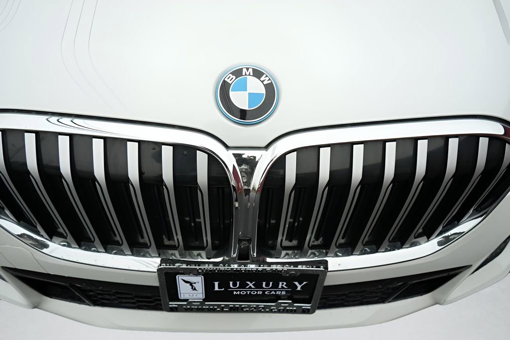 Used 2022 BMW 745e xDrive w/ M Sport Package AWD/4WD image 7