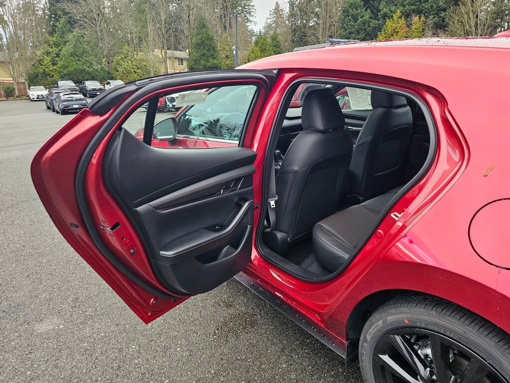 New 2026 MAZDA MAZDA3 Hatchback w/Premium Plus Pkg image 22