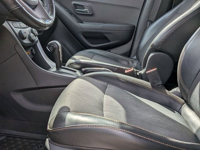 Used 2017 Chevrolet Trax LT w/ LT Convenience Package FWD image 12