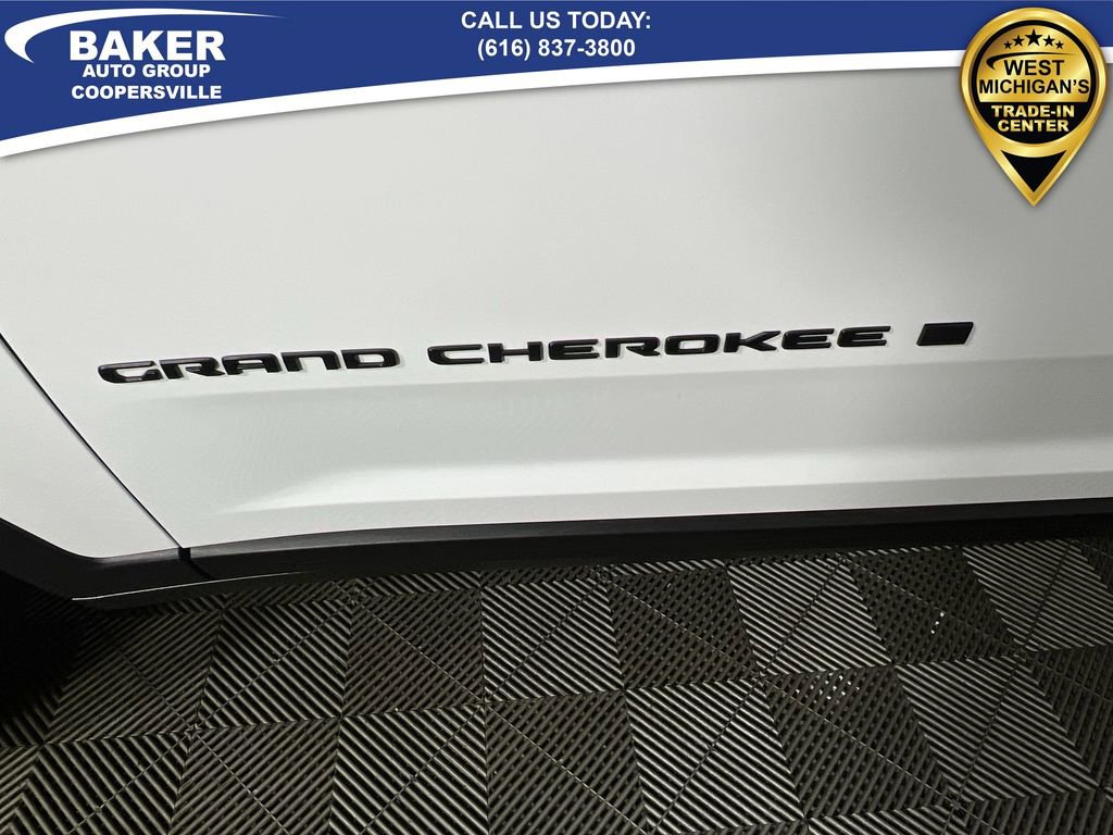 Used 2024 Jeep Grand Cherokee Limited w/ Black Appearance Package image 33