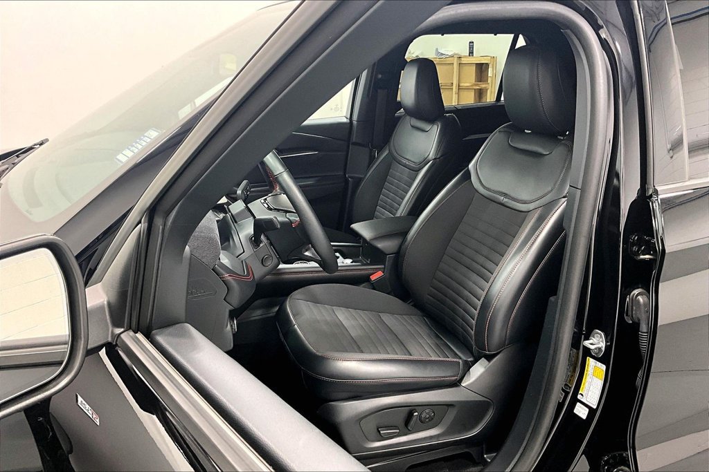 Used 2025 Ford Explorer ST-Line w/ Premium Package RWD image 28