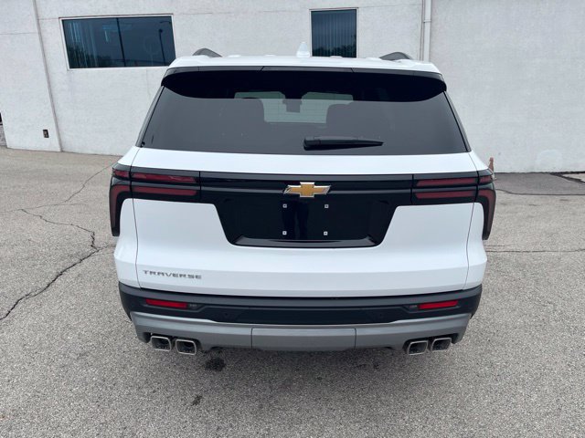 New 2027 Chevrolet Traverse LT FWD image 4