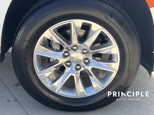 Used 2023 Chevrolet Suburban Premier AWD/4WD image 4