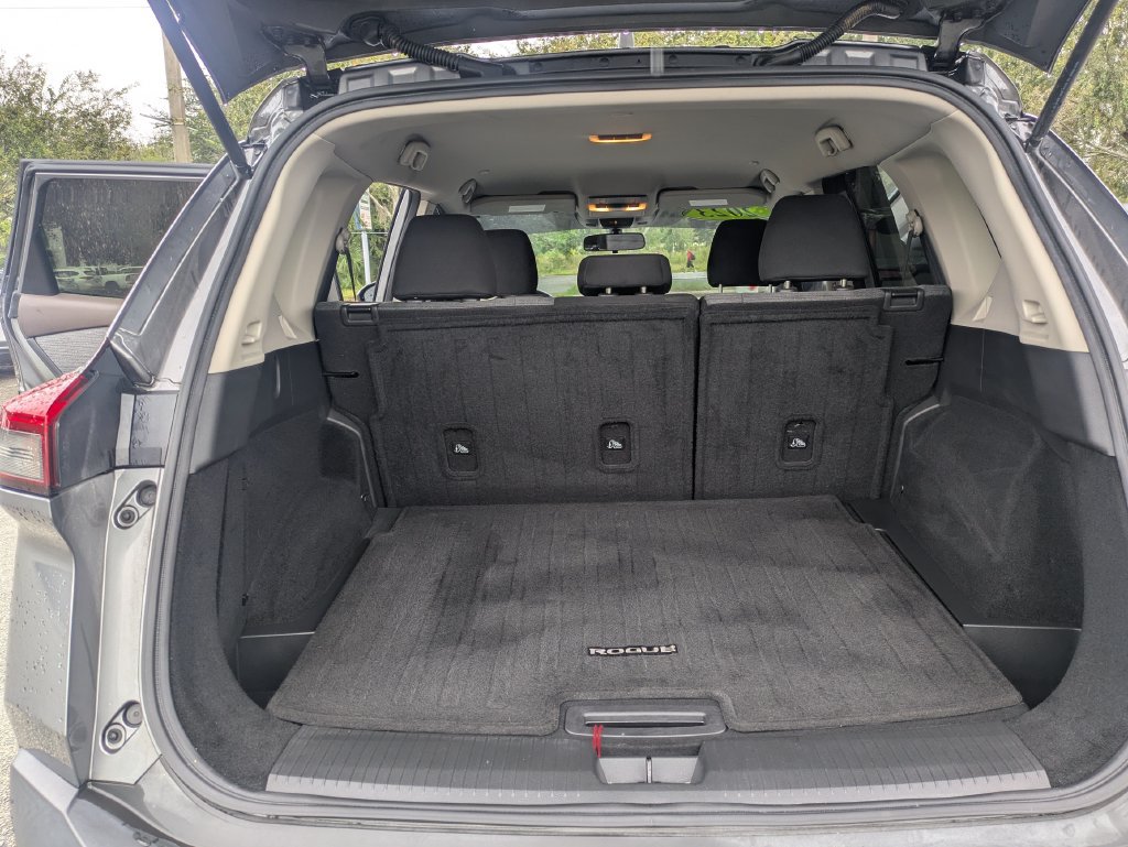Used 2023 Nissan Rogue SV FWD image 12