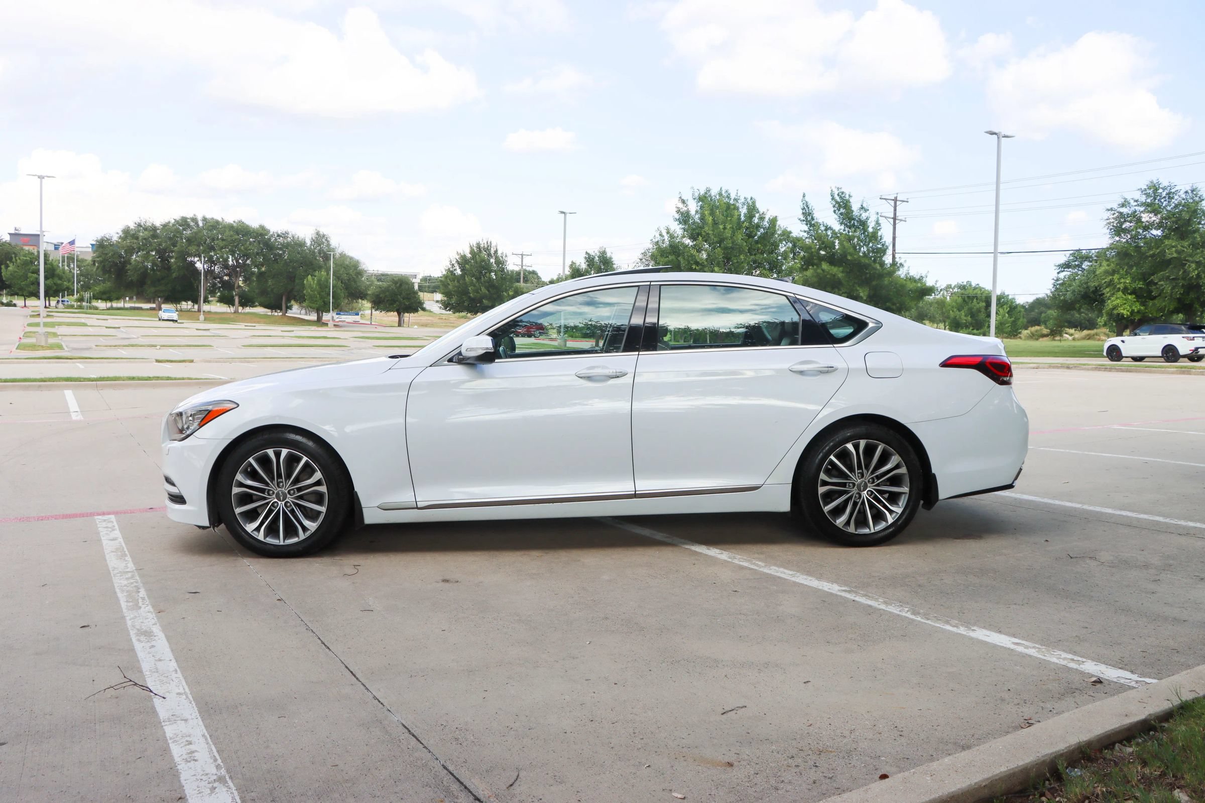 Used 2015 Hyundai Genesis 3.8 w/ Option Group 04 AWD/4WD image 4