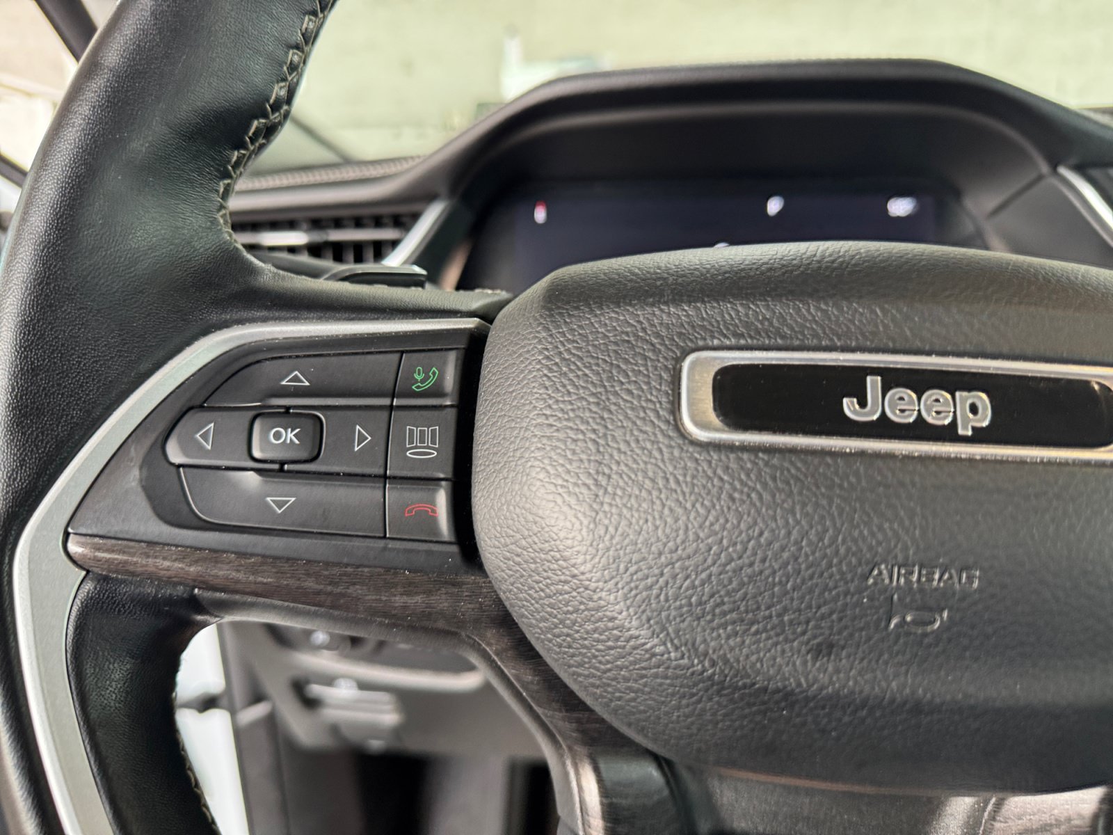 Used 2022 Jeep Grand Cherokee Limited AWD/4WD image 22