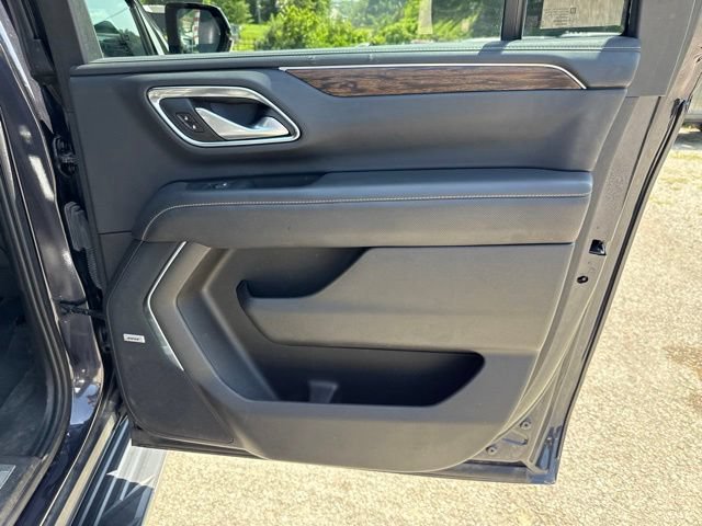 Used 2022 Chevrolet Suburban Premier AWD/4WD image 25