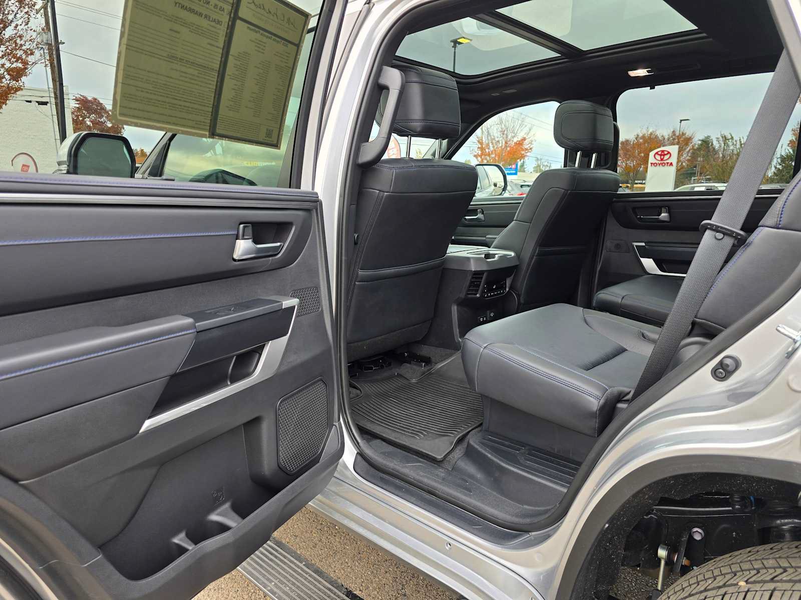 Used 2025 Toyota Sequoia Platinum AWD/4WD image 24