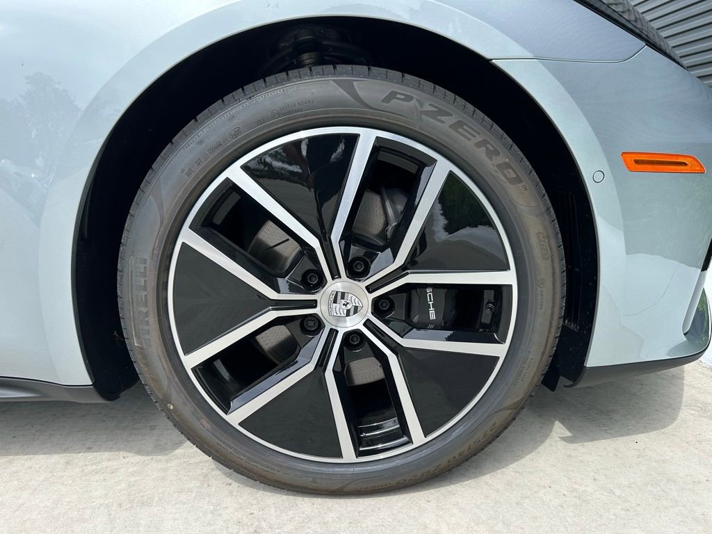 Used 2025 Porsche Panamera image 36