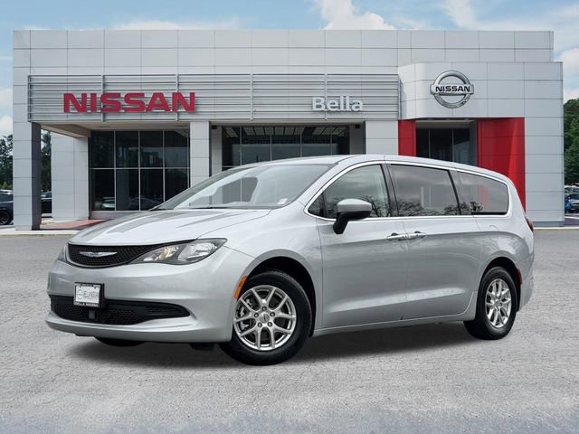 Used 2023 Chrysler Voyager LX image 1