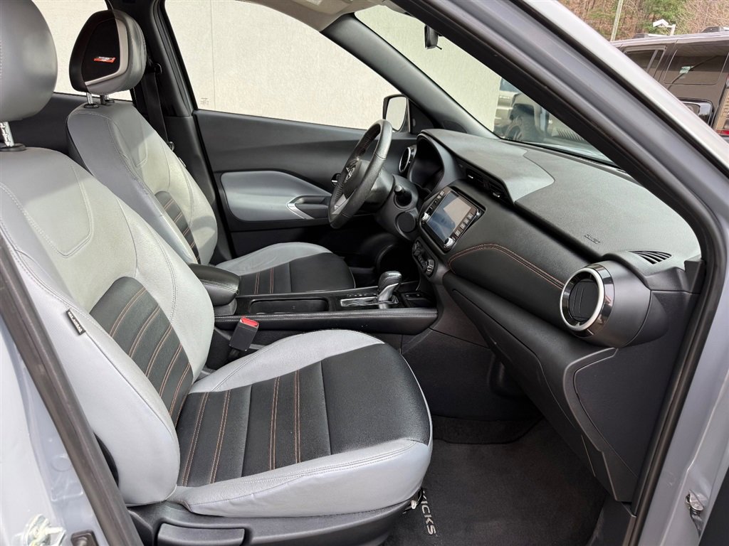 Used 2022 Nissan Kicks SR w/ Premium Package image 4