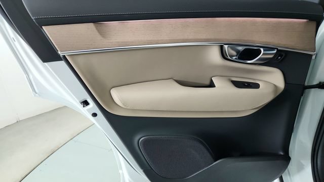New 2026 Volvo XC90 T8 Plus w/ Protection Package Premier AWD/4WD image 29