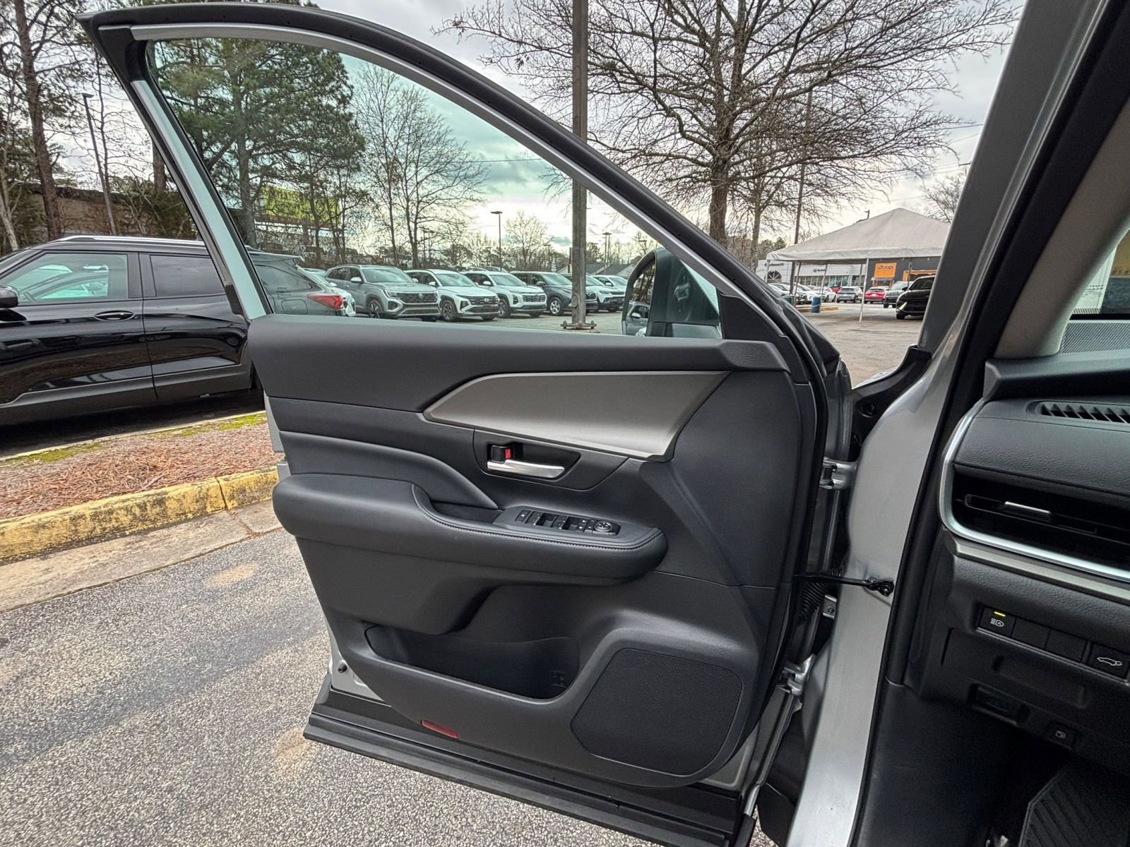 Used 2025 Toyota Grand Highlander FWD image 21