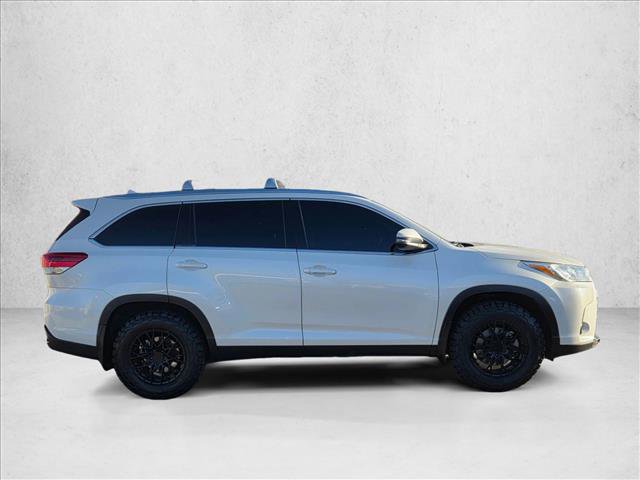 Used 2019 Toyota Highlander XLE image 4