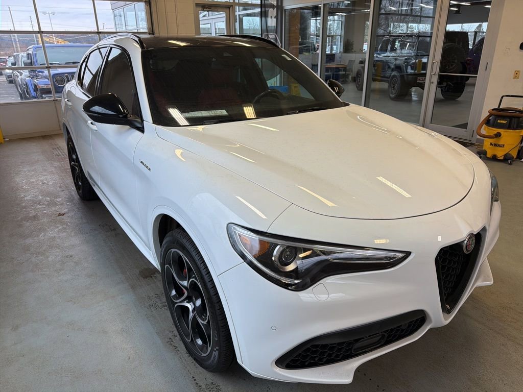 Used 2023 Alfa Romeo Stelvio Veloce image 21