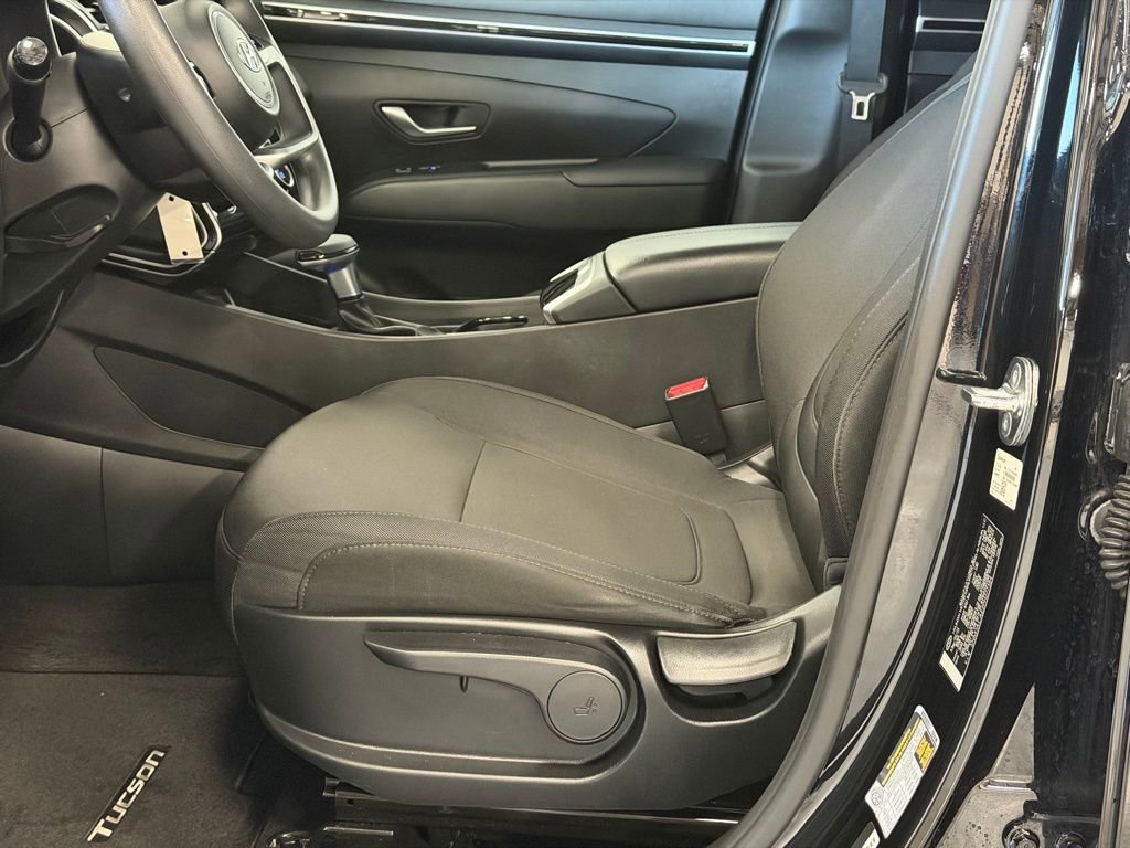 Used 2023 Hyundai Tucson SE image 12