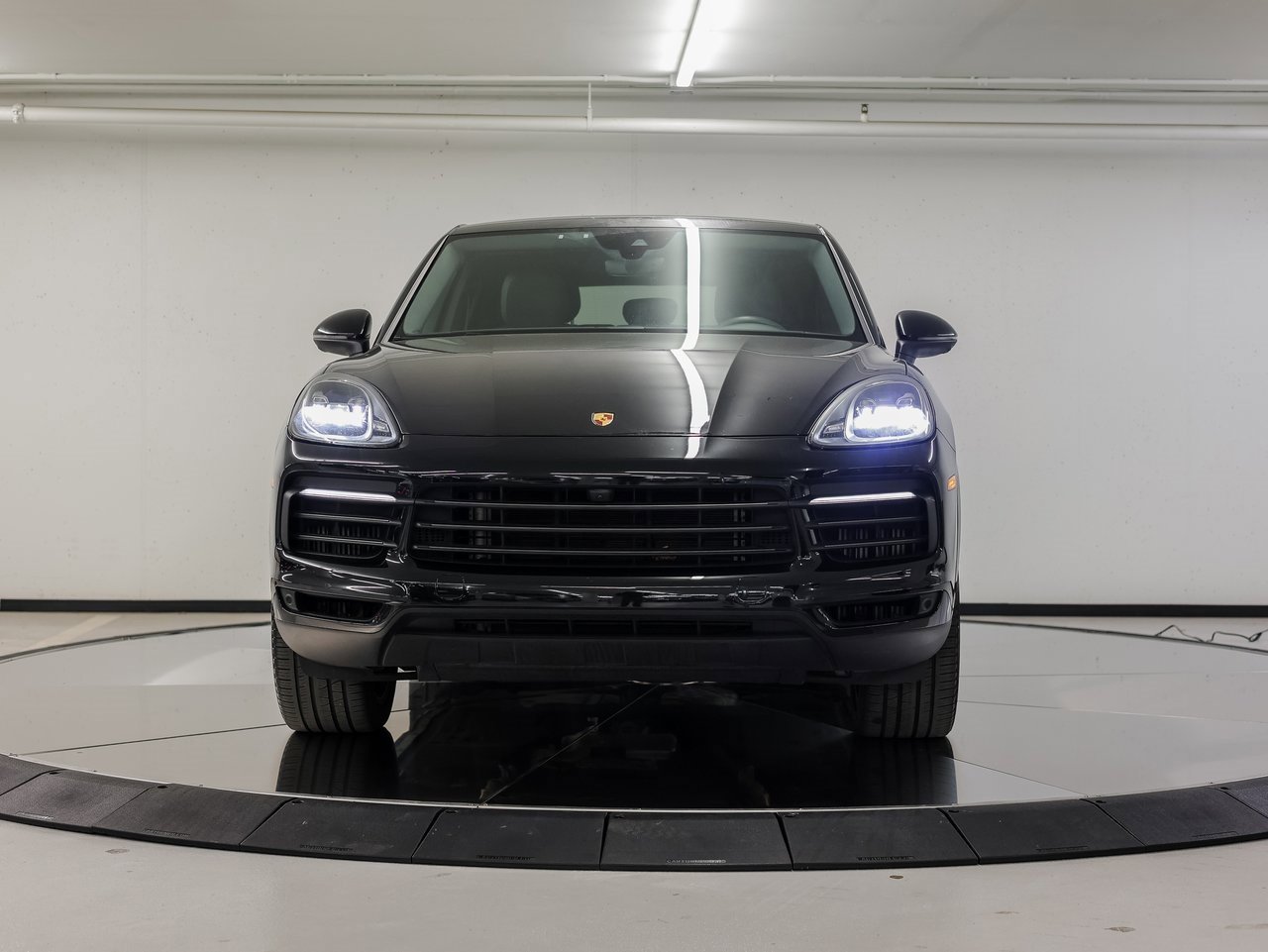 Certified 2023 Porsche Cayenne Platinum Edition image 10