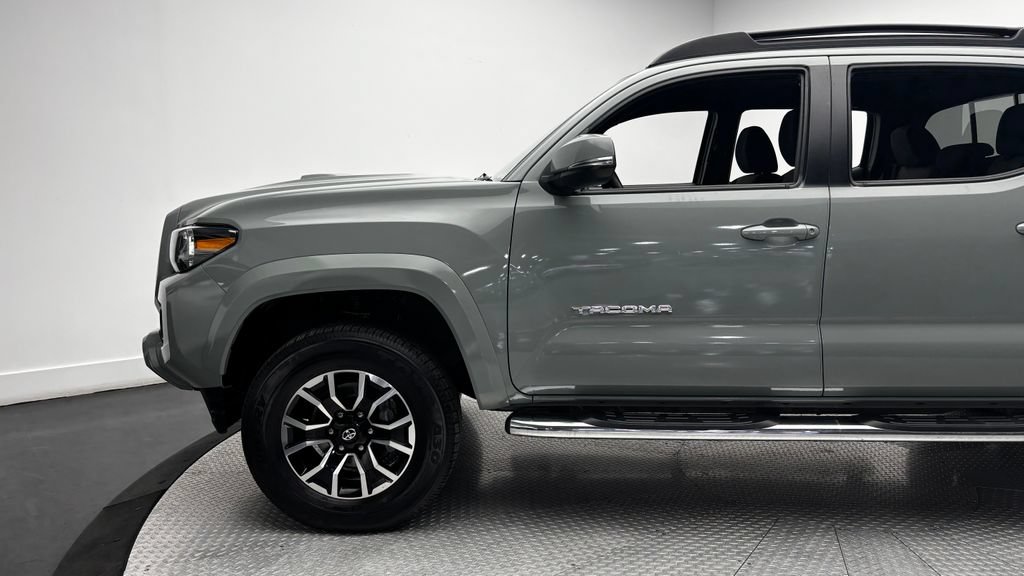 Used 2022 Toyota Tacoma TRD Sport AWD/4WD image 7