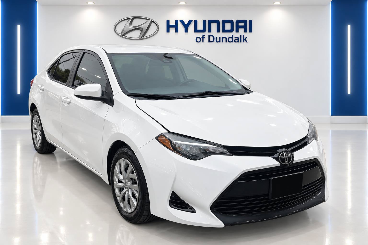 Used 2018 Toyota Corolla LE FWD image 3