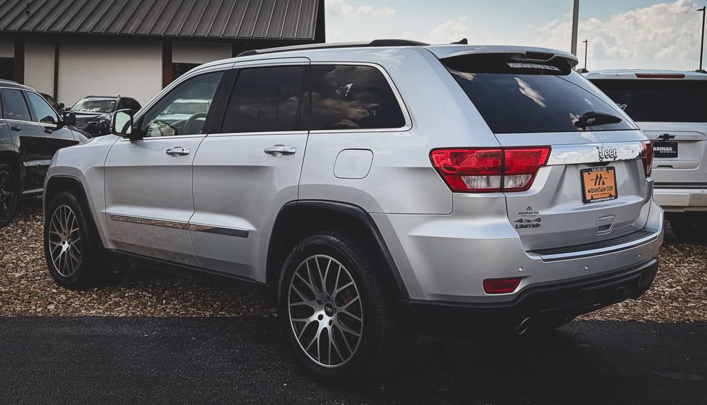 Used 2011 Jeep Grand Cherokee Limited w/ Luxury Group II AWD/4WD image 18