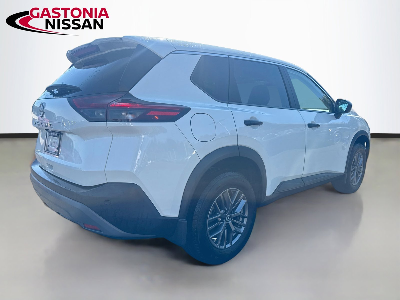 Used 2023 Nissan Rogue S FWD image 9