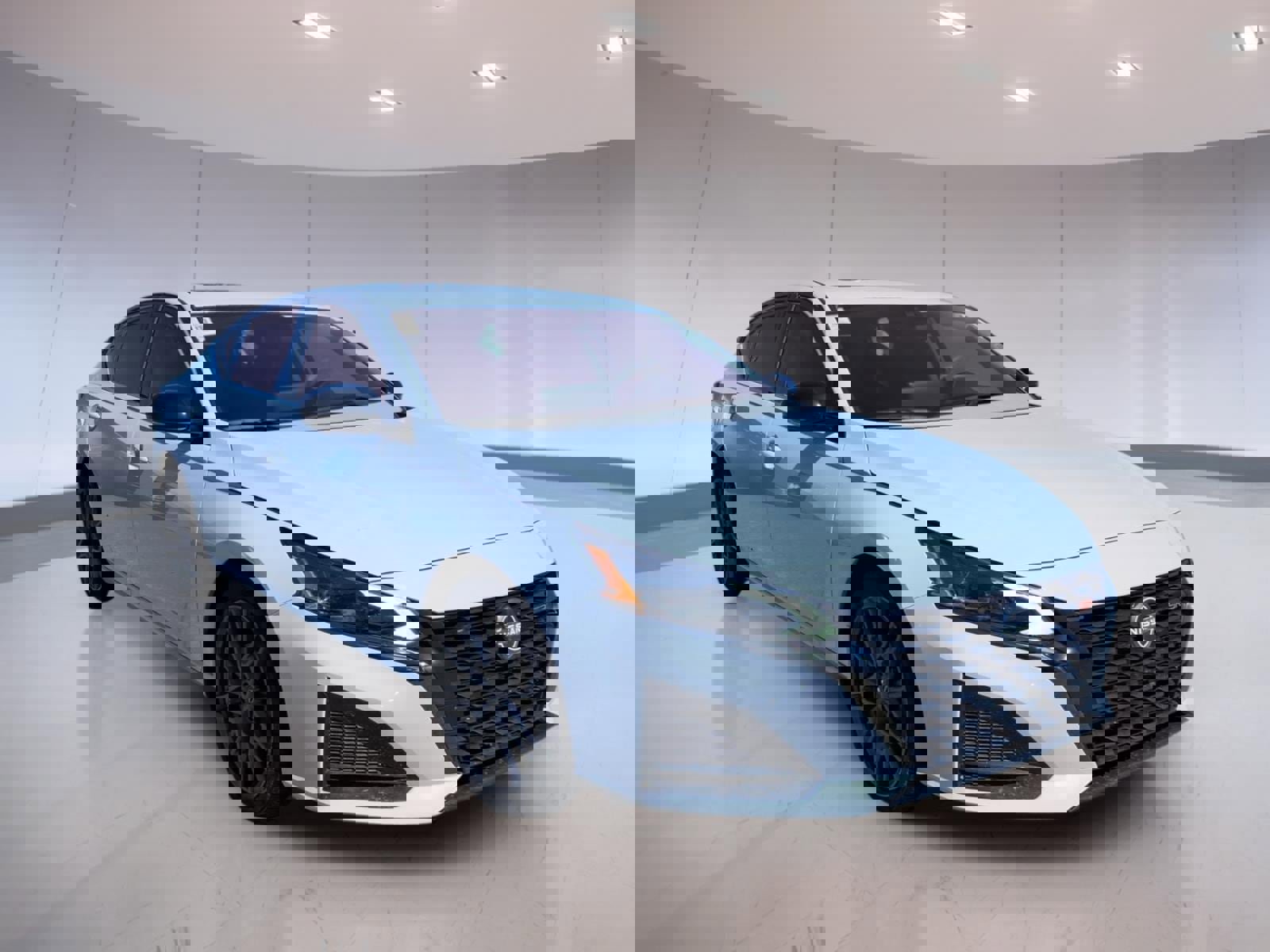 Used 2023 Nissan Altima 2.0 SR image 1