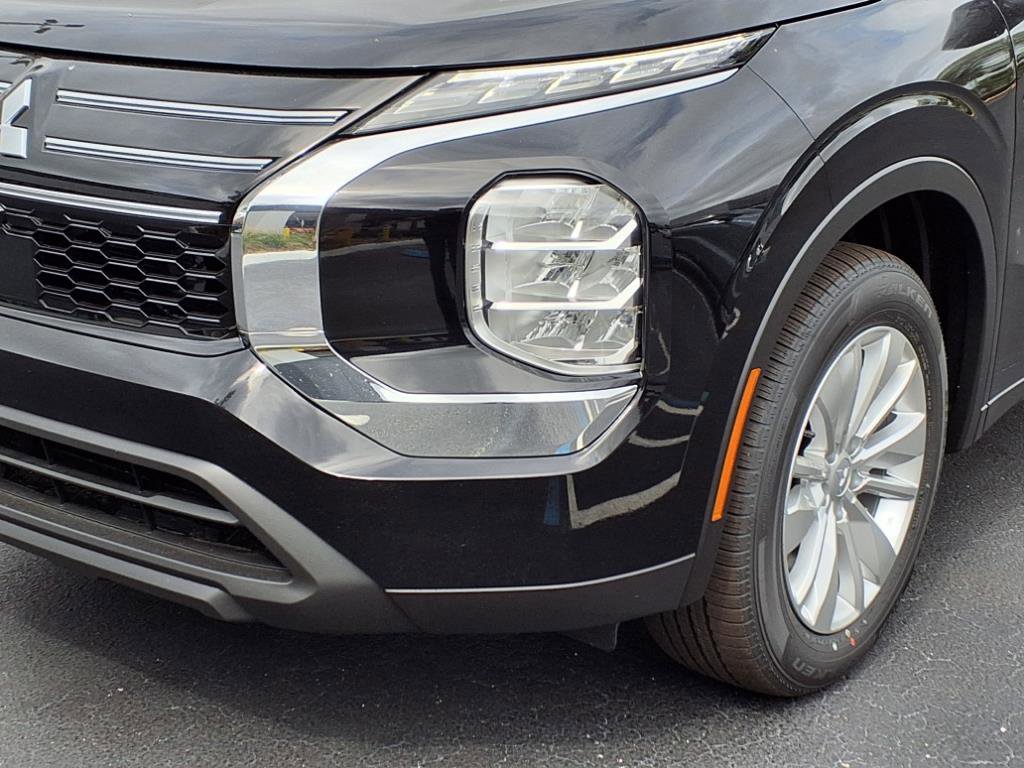 New 2025 Mitsubishi Outlander ES image 8
