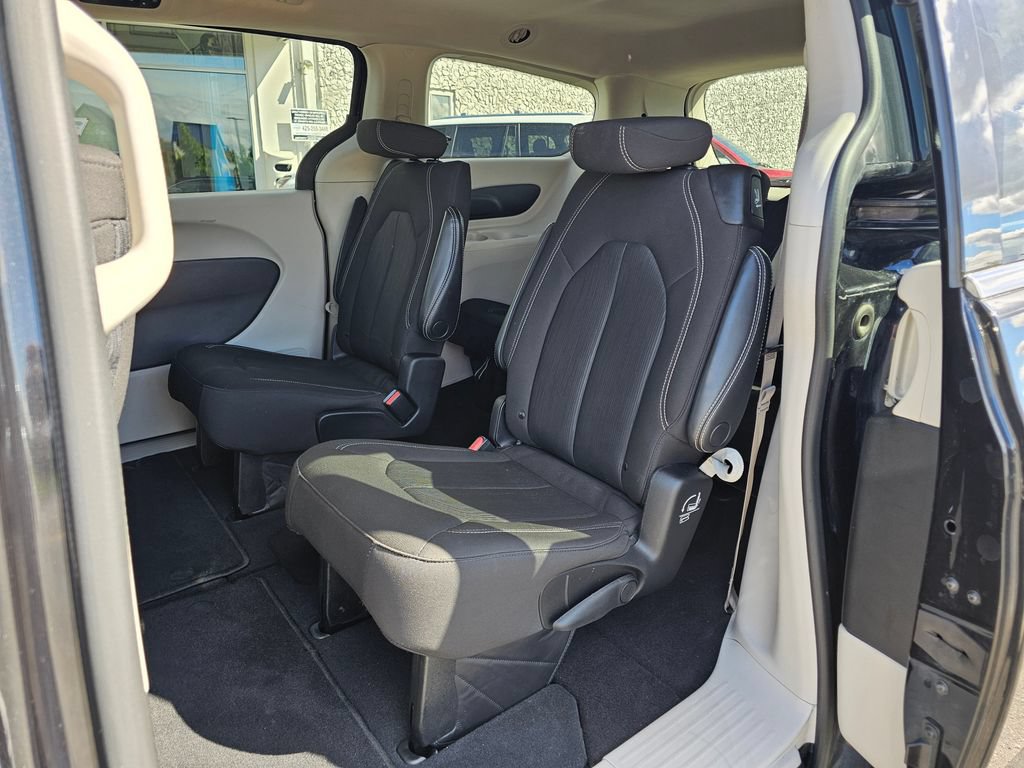 Used 2022 Chrysler Voyager LX FWD image 16