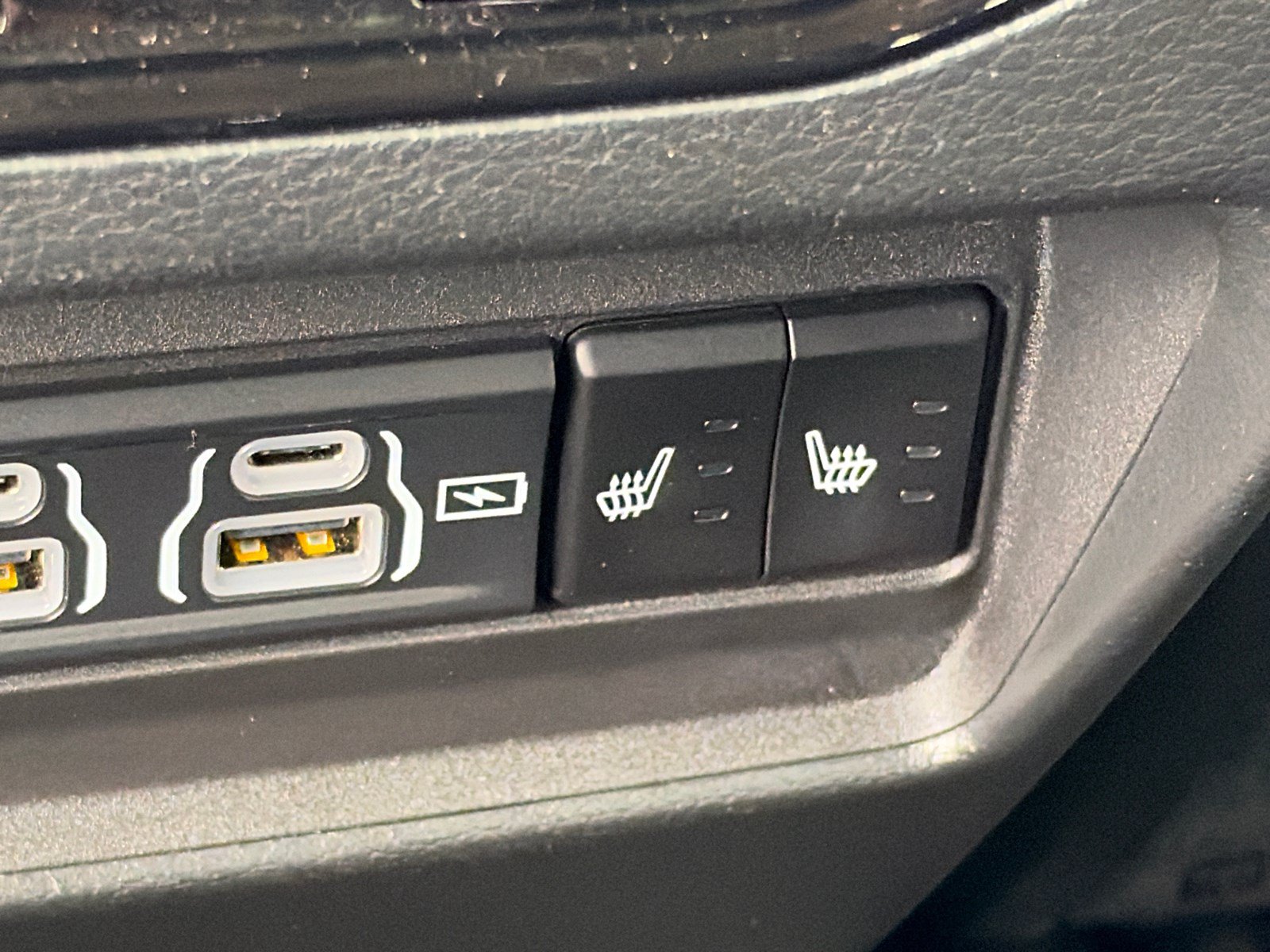 Used 2024 Jeep Grand Cherokee Limited RWD image 23