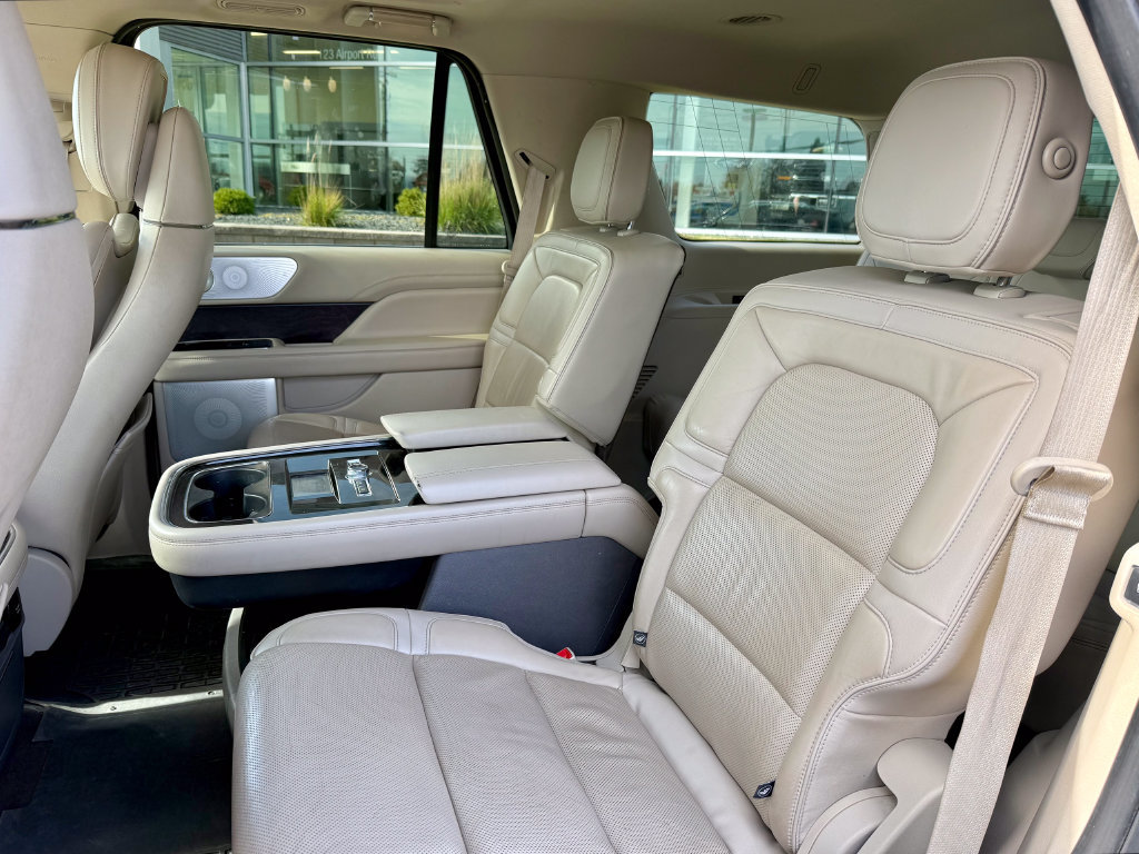 Used 2018 Lincoln Navigator Reserve w/ Technology Package AWD/4WD image 11
