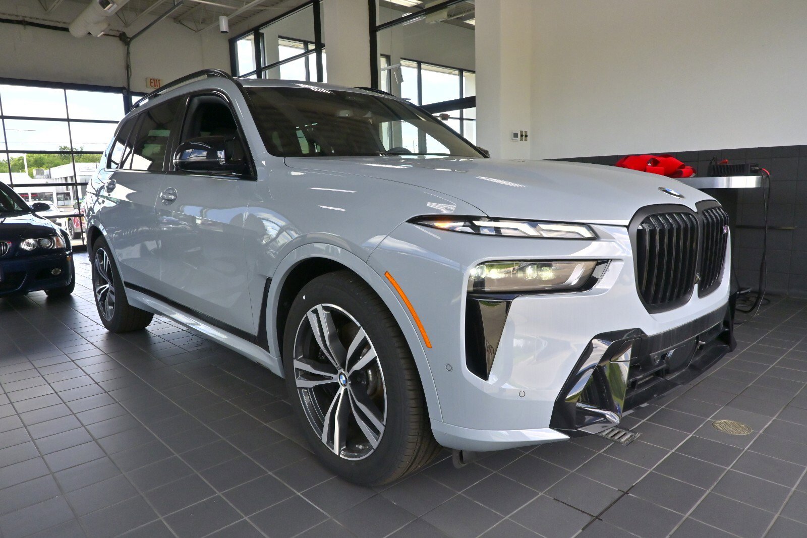 New 2025 BMW X7 M60i w/ Executive Package image 1