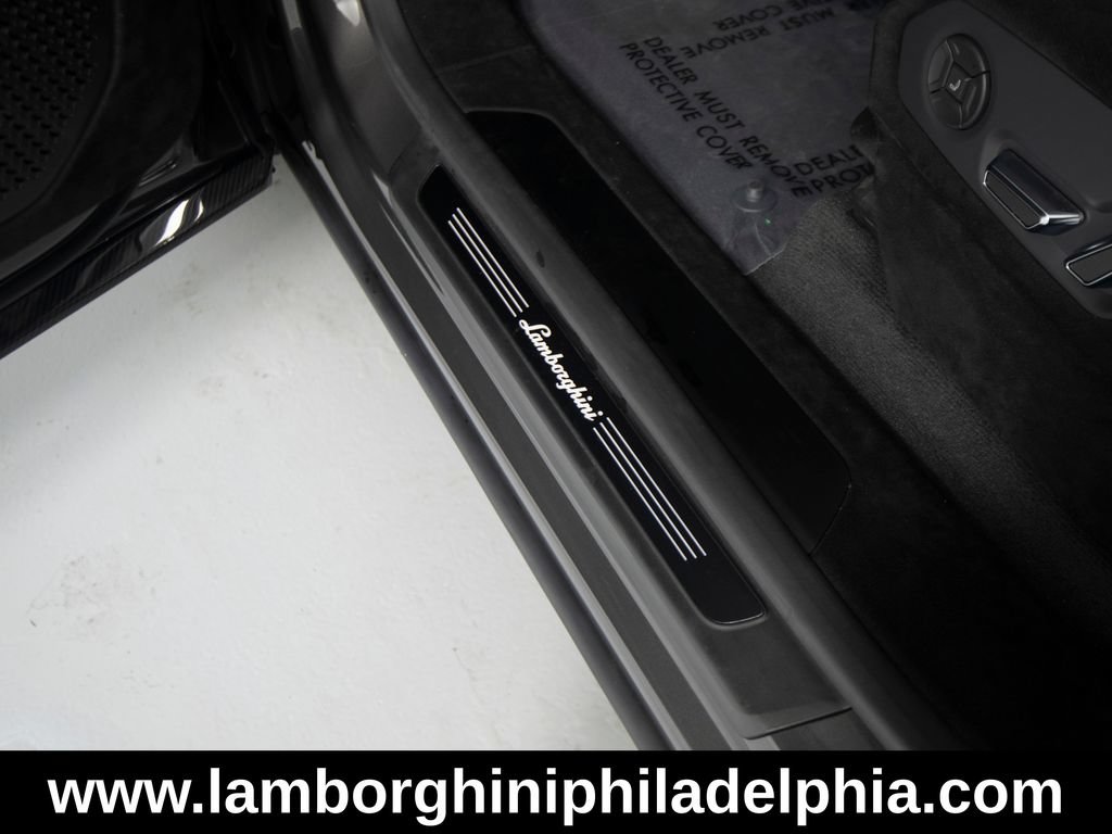 Used 2024 Lamborghini Urus Performante AWD/4WD image 14
