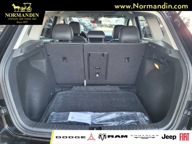 Used 2022 Volkswagen Taos SE w/ Panoramic Sunroof Package FWD image 19