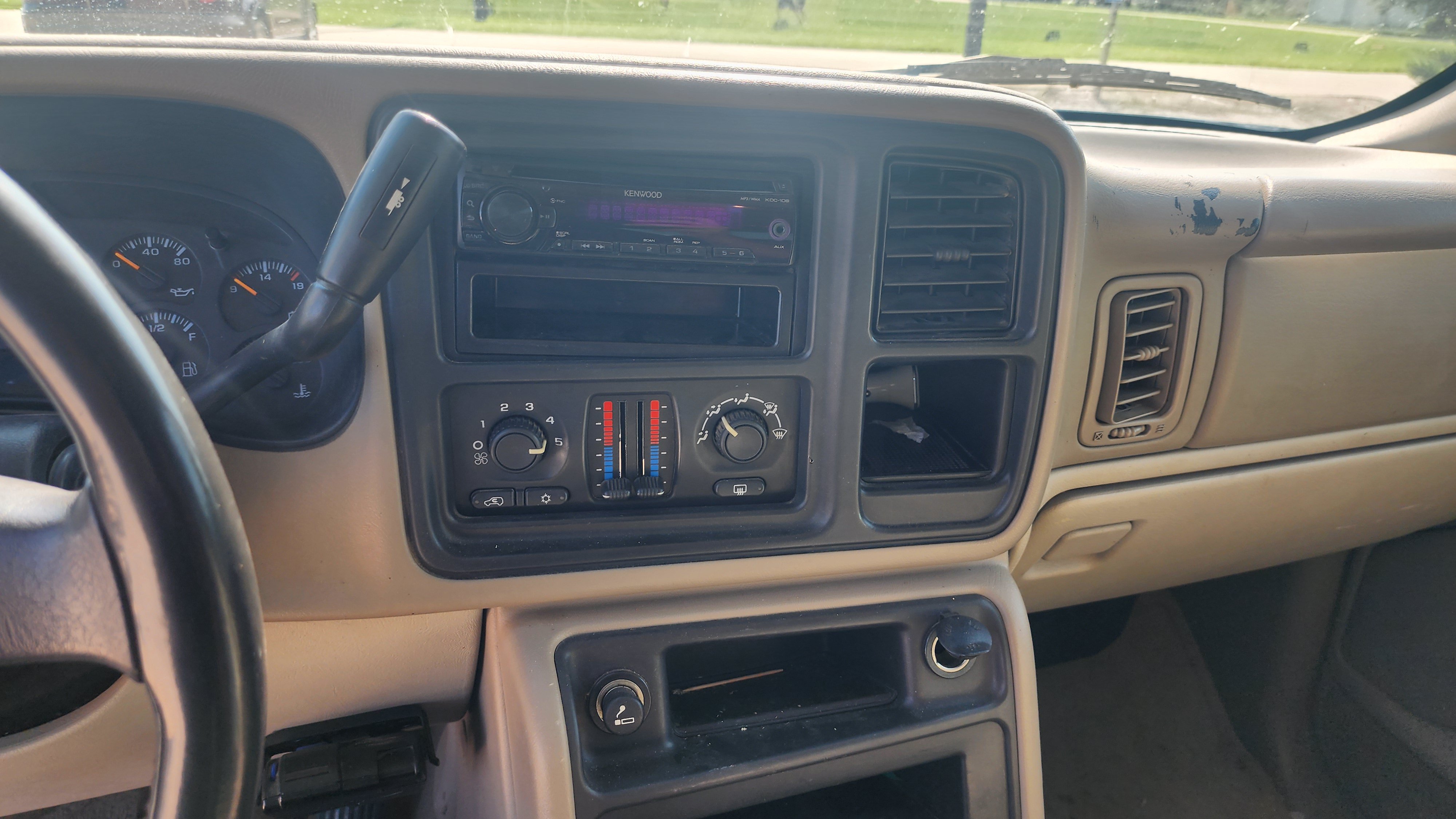 Used 2004 Chevrolet Tahoe LS w/ Preferred Equipment Group AWD/4WD image 8