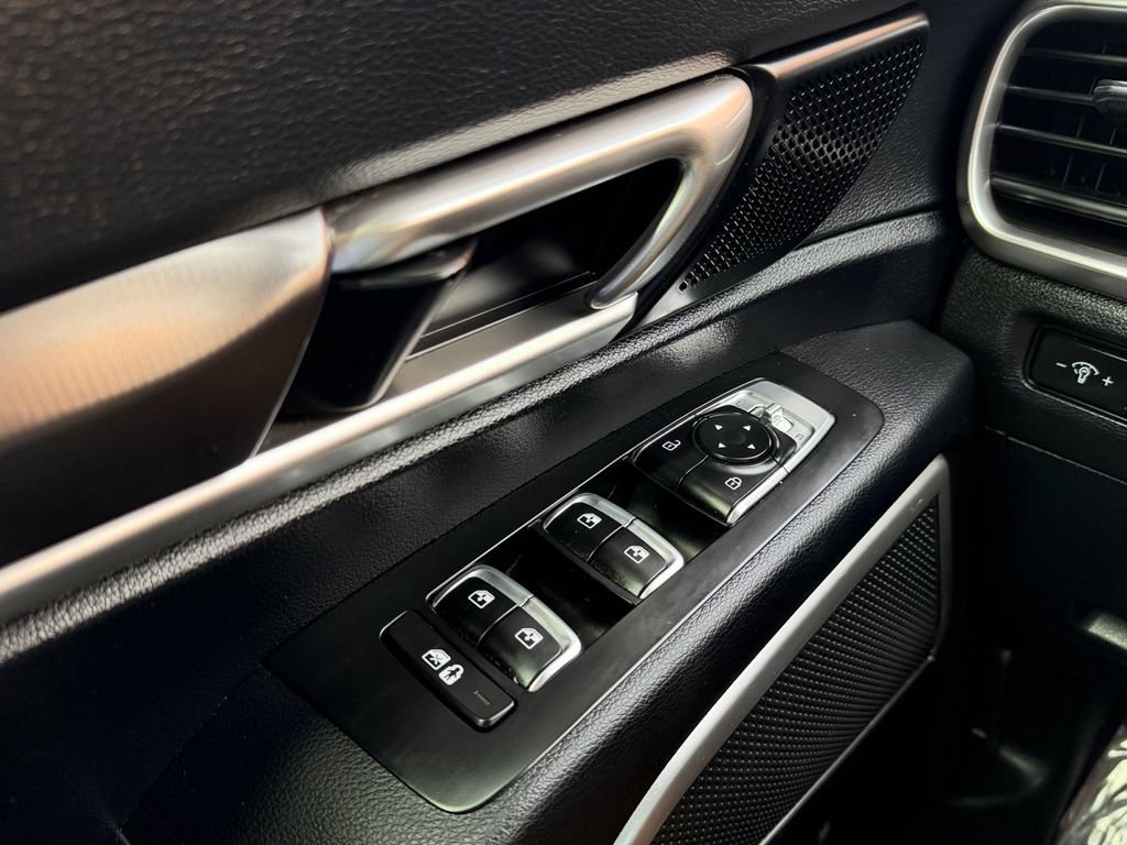 Used 2023 Kia Telluride S FWD image 22