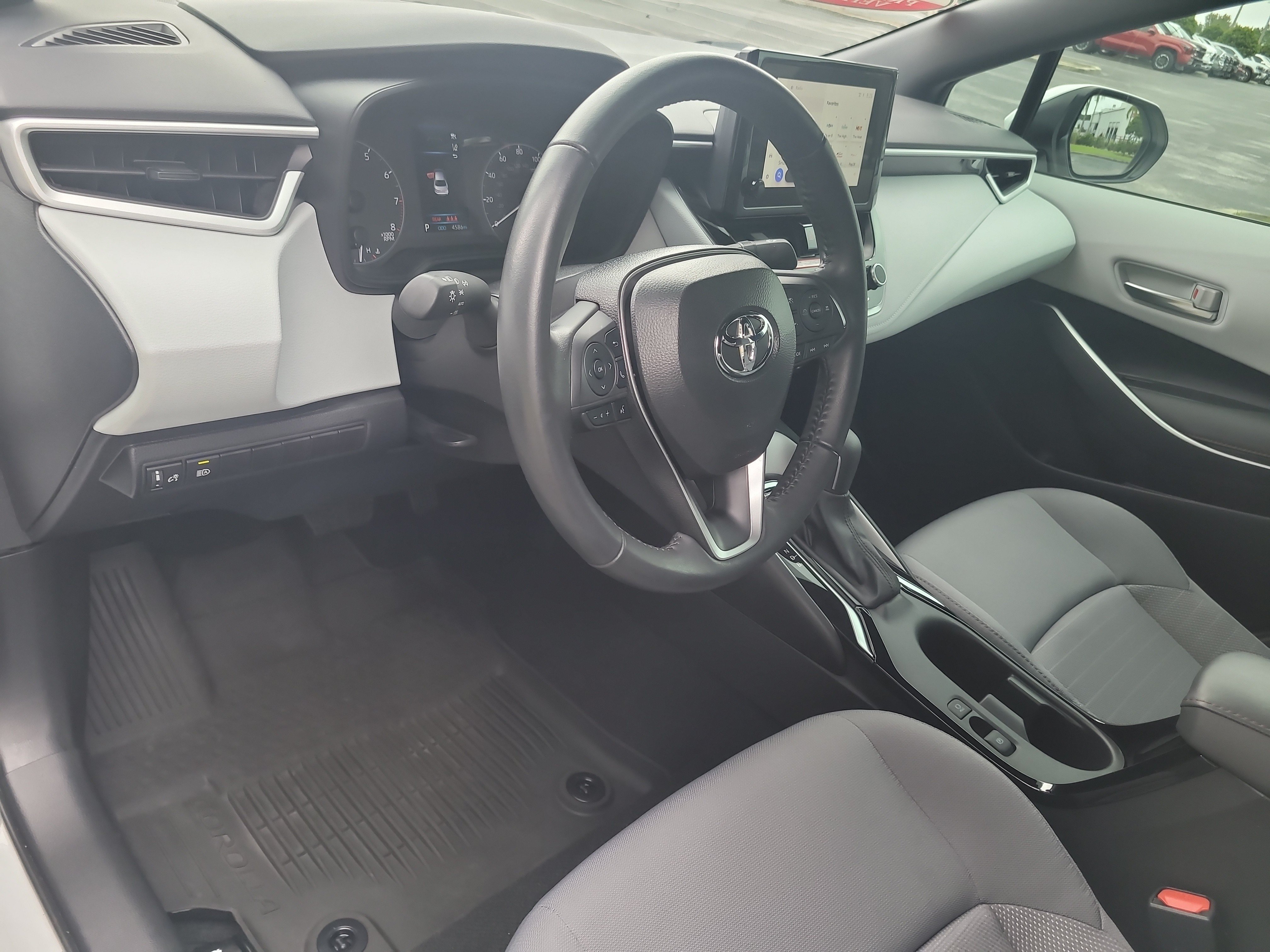 Used 2025 Toyota Corolla SE FWD image 17