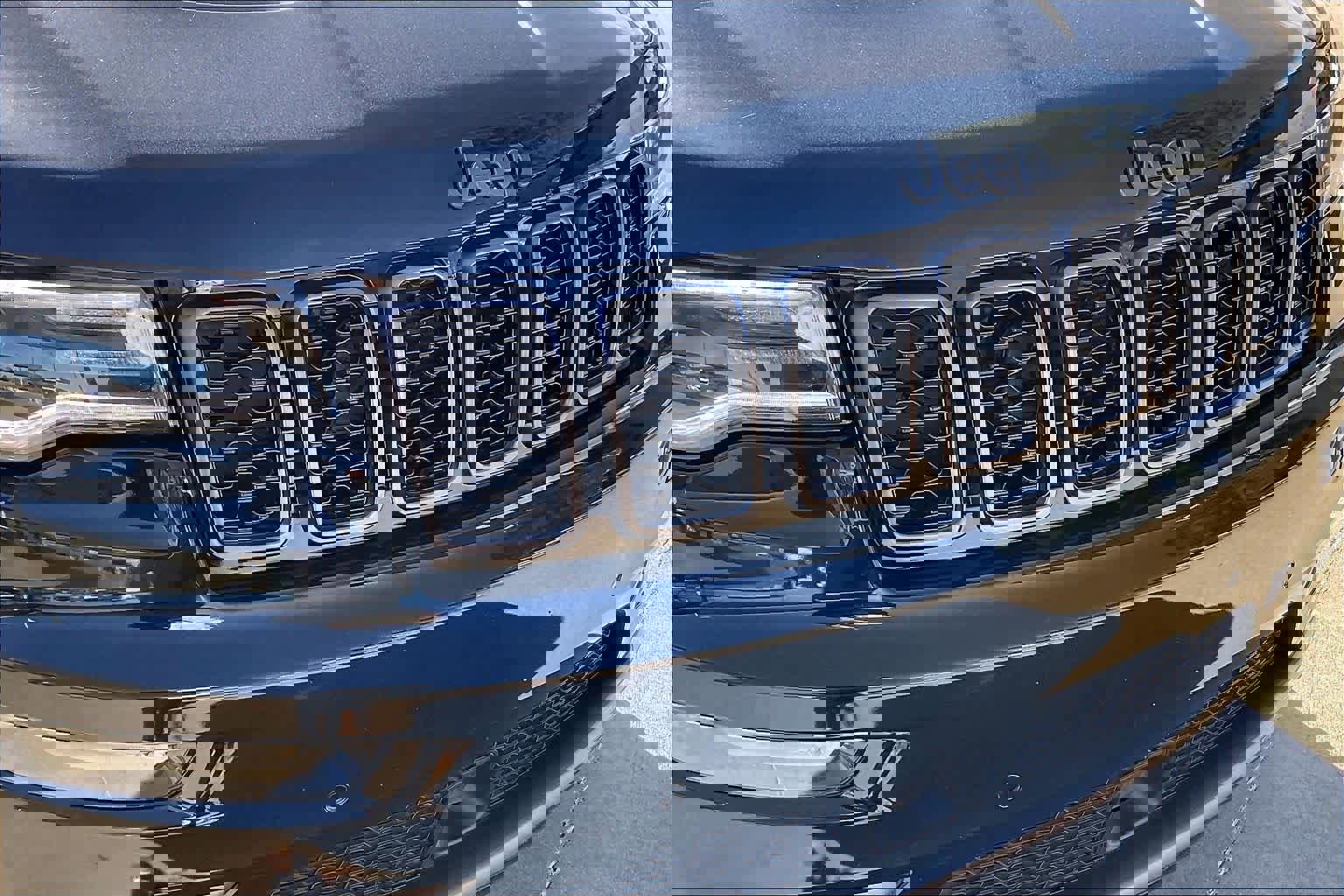 Used 2019 Jeep Grand Cherokee Limited X image 29