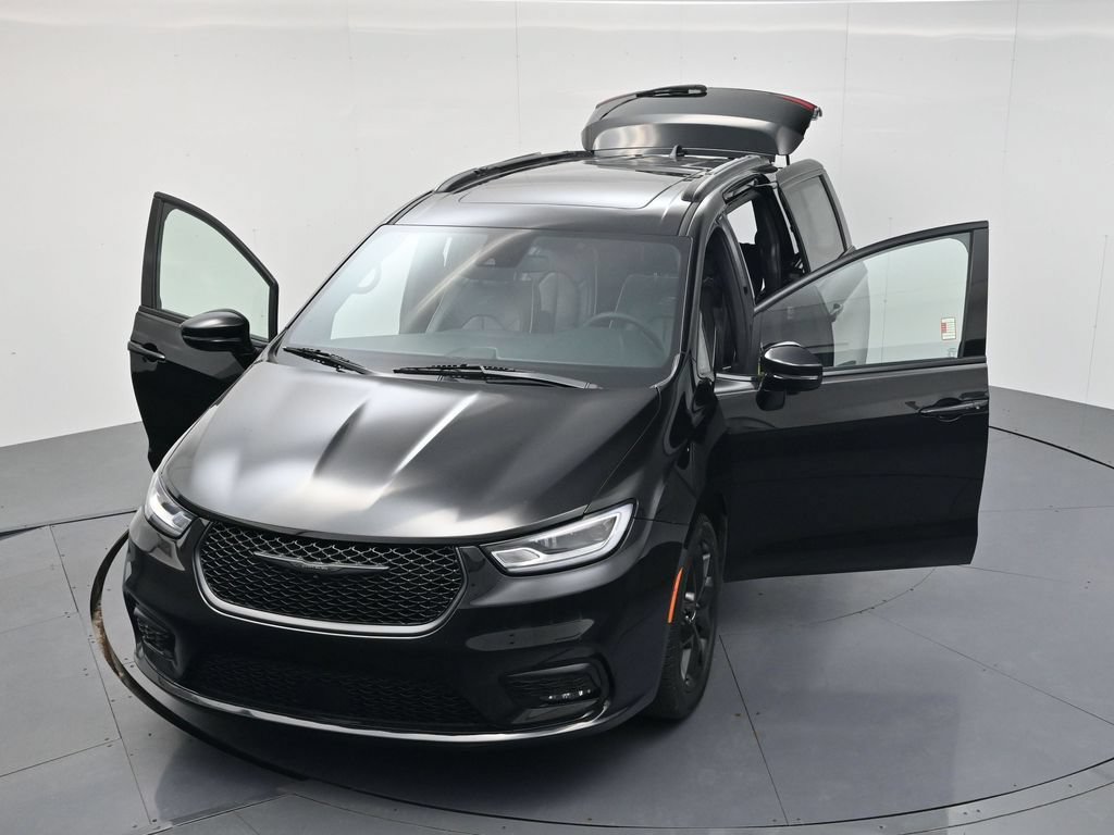 Used 2025 Chrysler Pacifica Limited FWD image 49