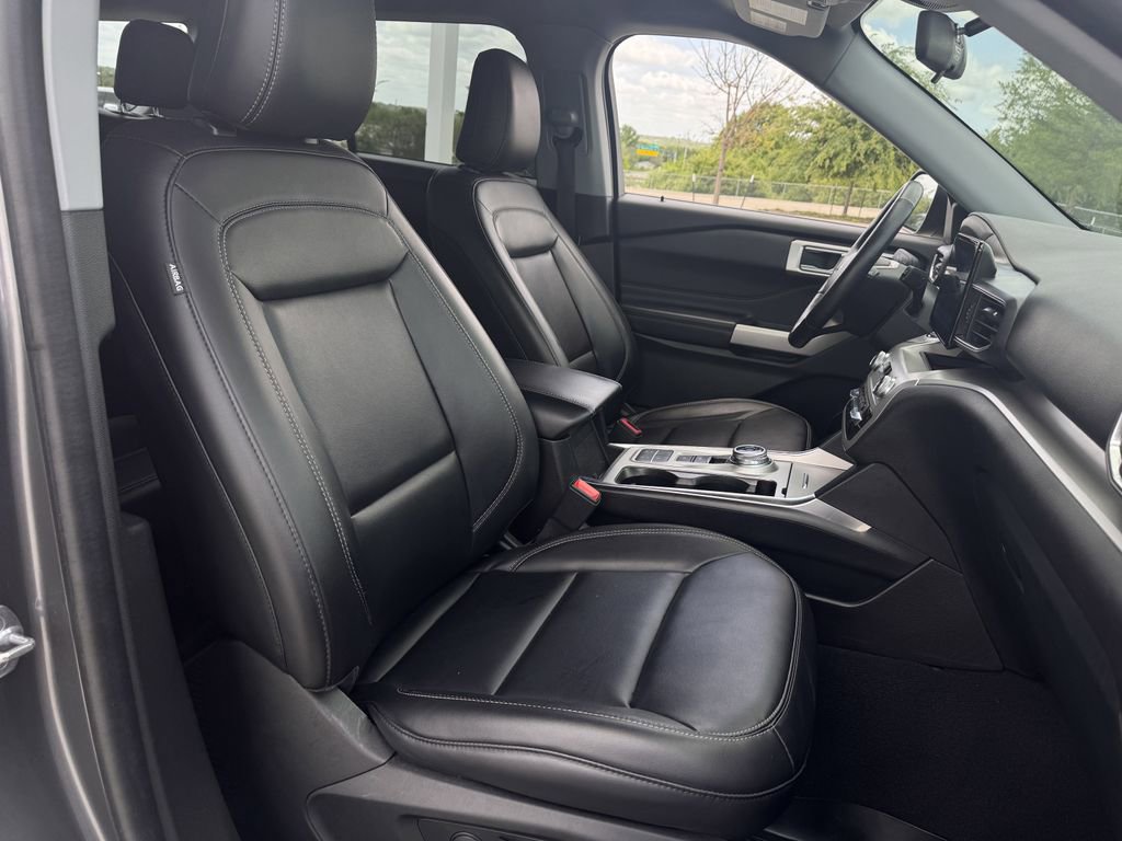 Used 2022 Ford Explorer XLT w/ Equipment Group 202A image 25