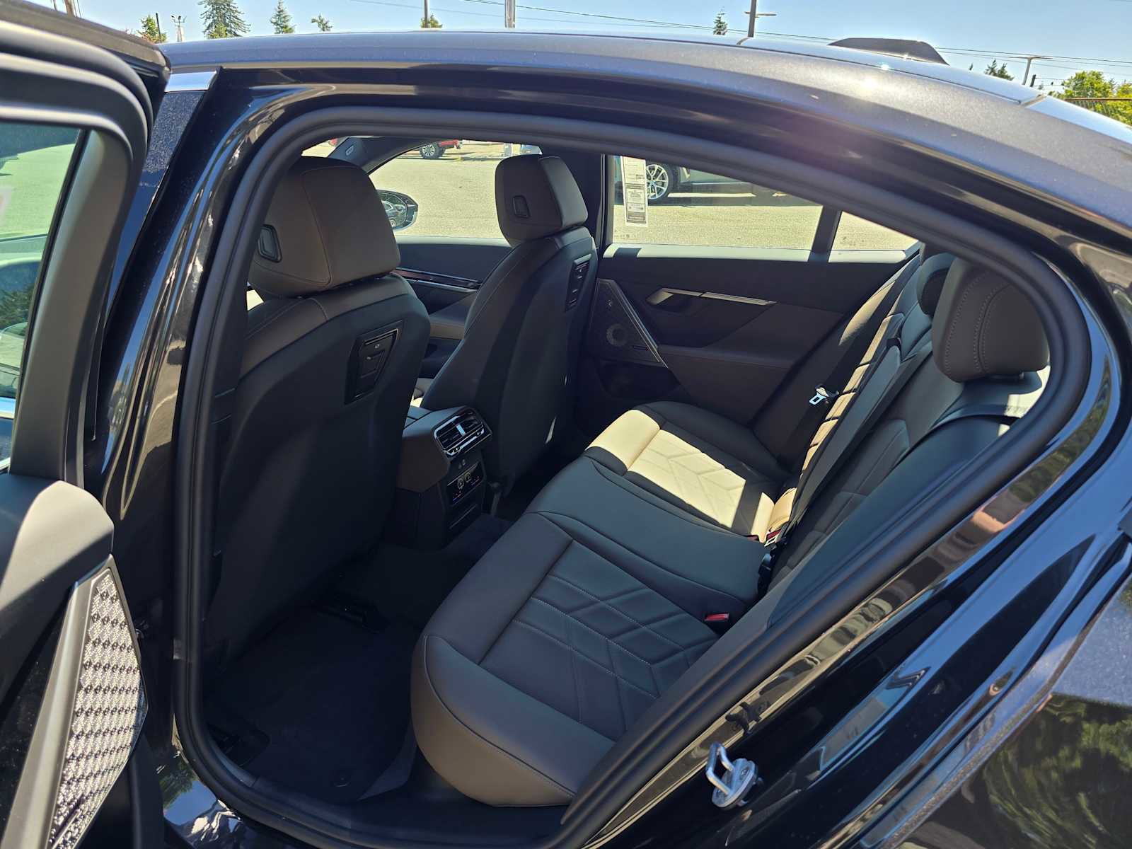 Used 2026 BMW i5 eDrive40 AWD/4WD image 18