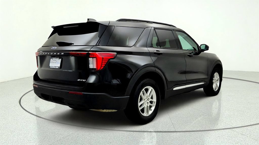 Used 2025 Ford Explorer Active AWD/4WD image 5
