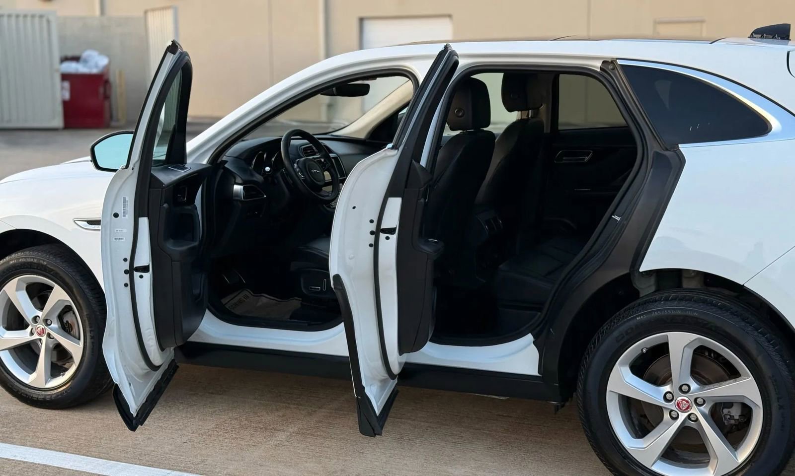 Used 2019 Jaguar F-PACE image 12