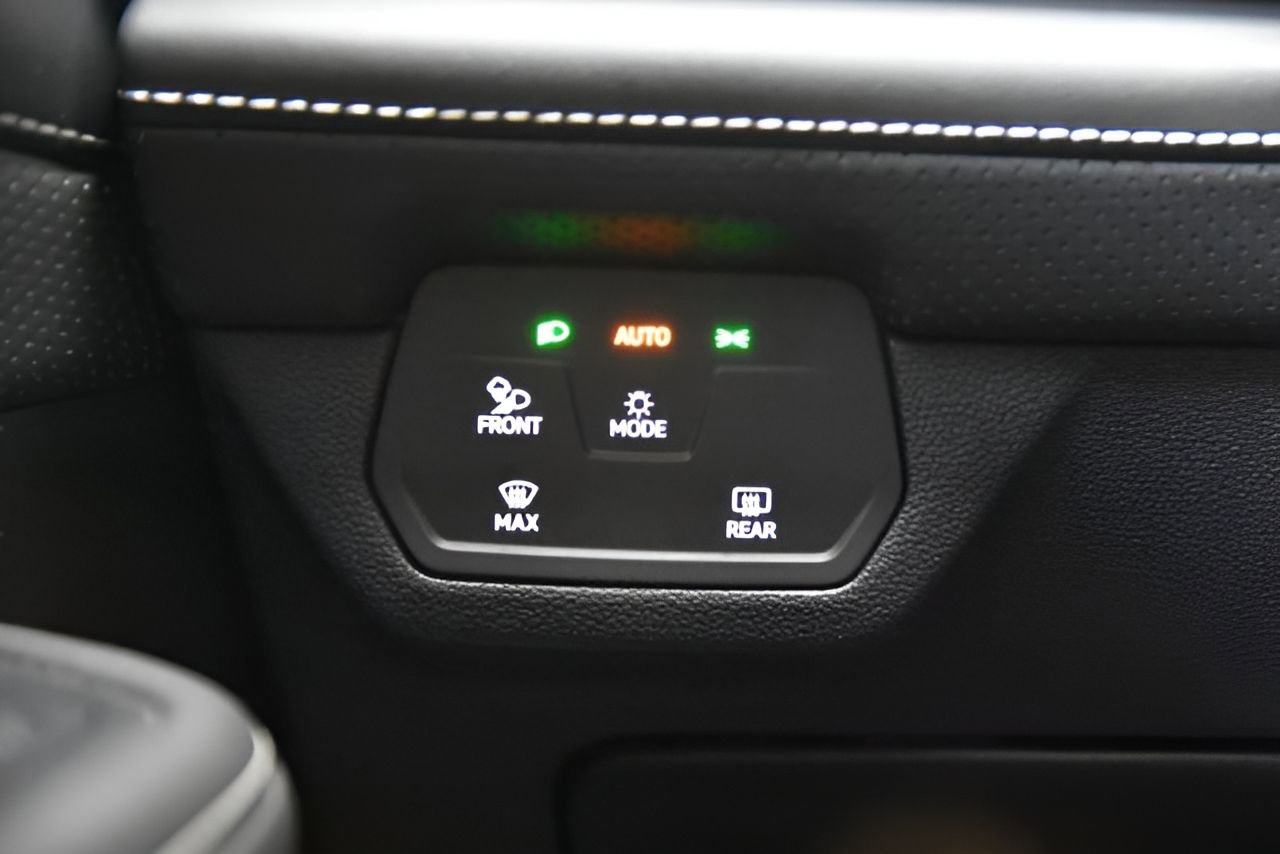 Used 2025 Volkswagen Atlas SE image 22